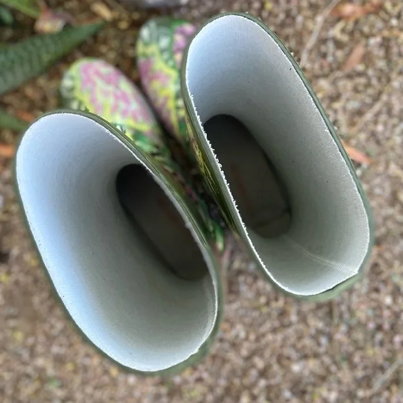 Rain Boots🌧️ Floral Green + Pink - Picture 6 of 11